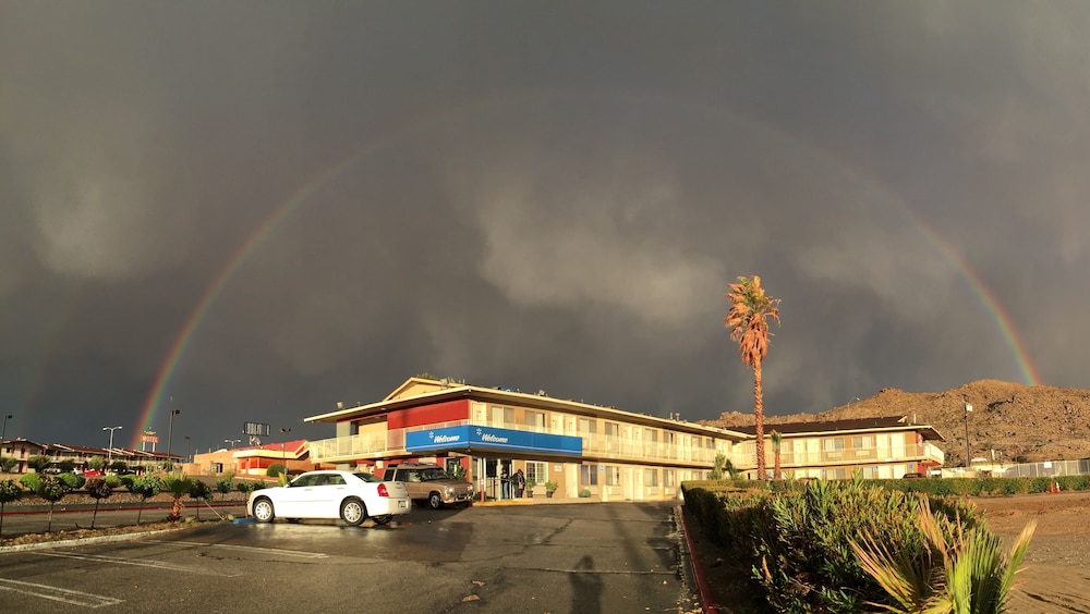 Hilltop Inn & Suites - photo 35
