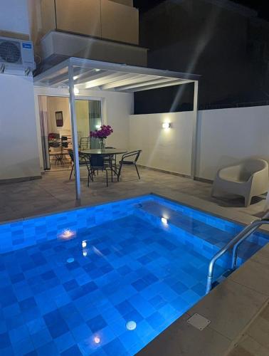 Margarita Luxury 3 Bed & Pool — hotel in Deryneia