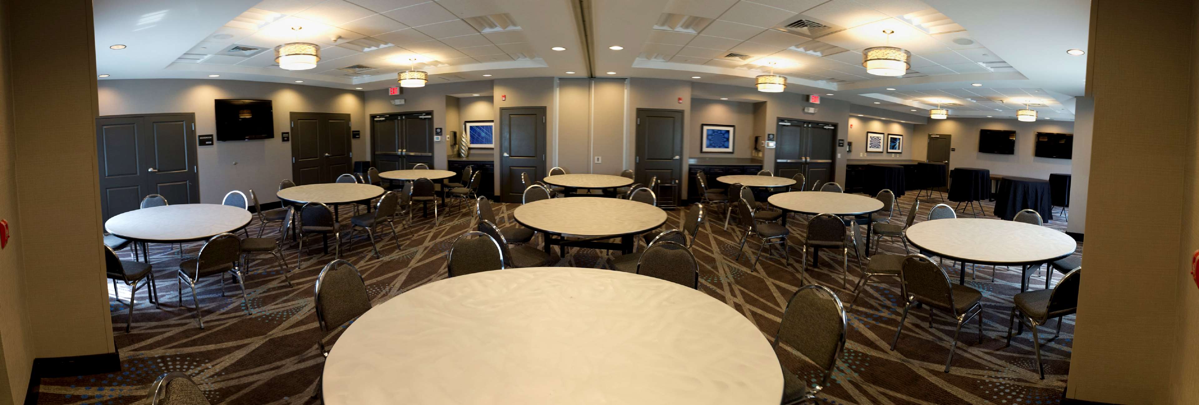 Hampton Inn Oxford Conference Center - photo 28