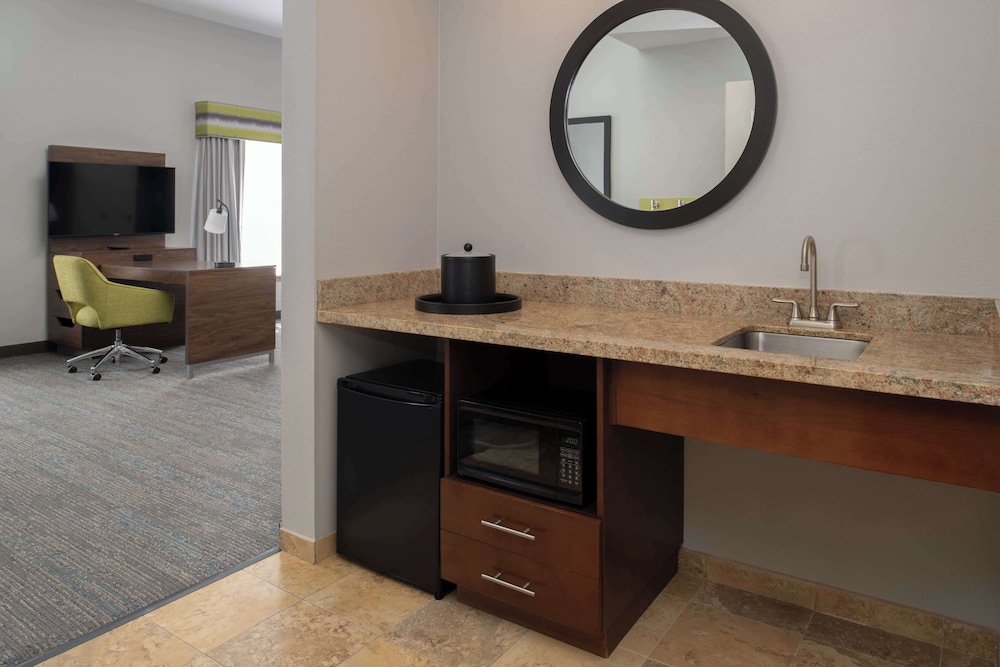 Hampton Inn & Suites Seattle Airport 28th Ave - photo 11
