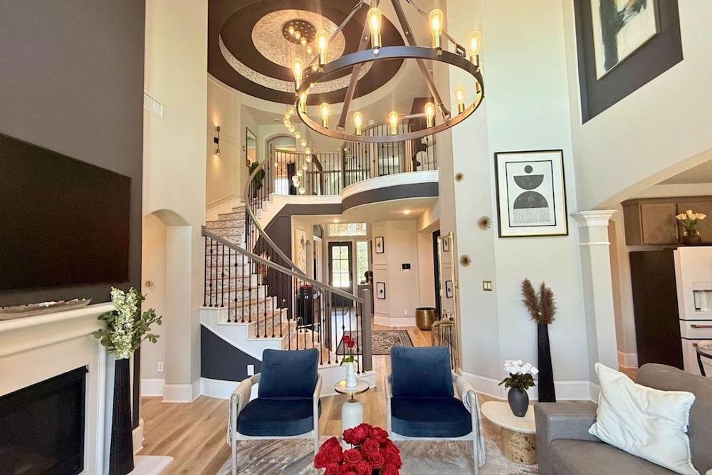 Humble Luxury Retreat With Private Pool Sauna in Humble, United States