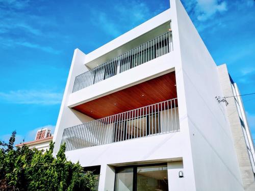Onna Beach Square 恩納ビーチスクエア - carbon neutral hotel in Ishikawa