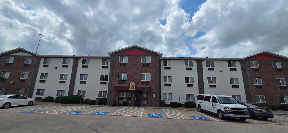 Super 8 by Wyndham Irving DFW Airport South - photo 17