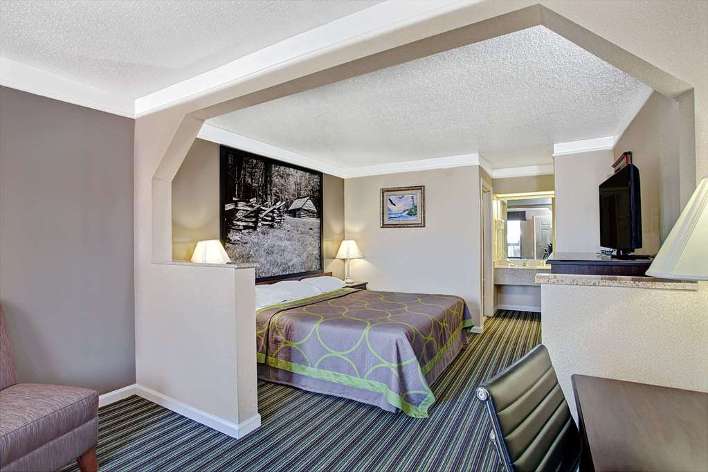 Super 8 by Wyndham Knoxville East - photo 17