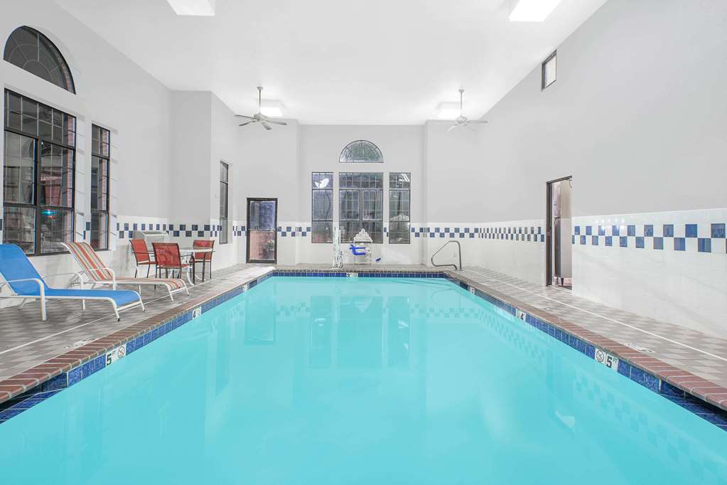 Super 8 by Wyndham Lowell Bentonville Rogers Area - photo 4