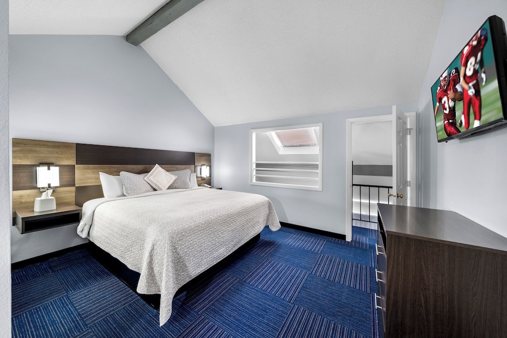 Admiralty Inn & Suites a Red Collection Hotel - photo 8