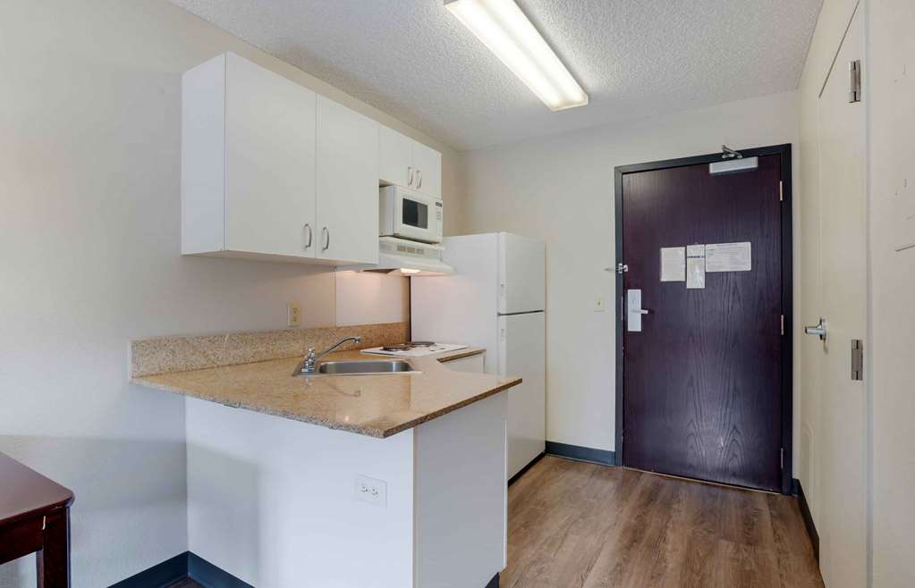 Extended Stay America Suites Los Angeles Torrance Blvd - photo 9
