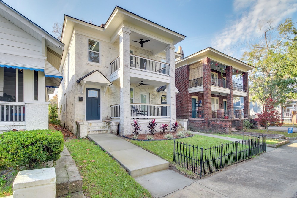Private Balcony: Spacious Updated Savannah Apt — 4-Star Luxury Hotel in Savannah, United States