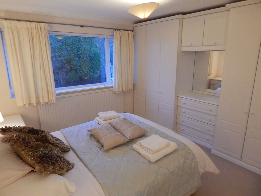 Cherry Palace 3 BD Parking Spaces groups — 4-Star Luxury Hotel in Cambridge, United Kingdom