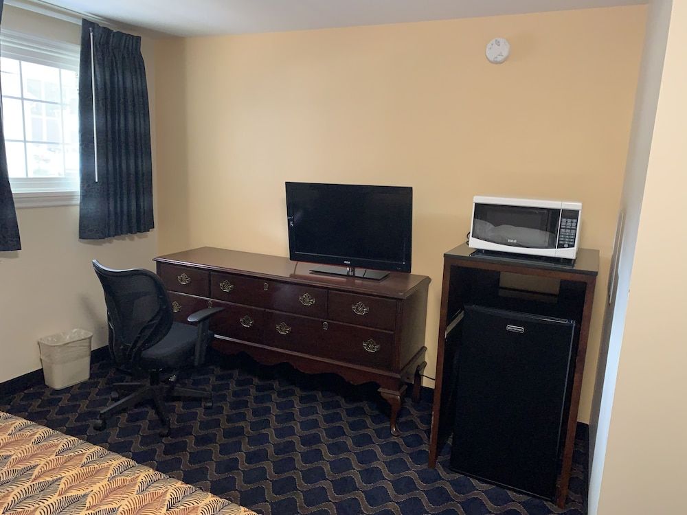 Bing's Motel - photo 8