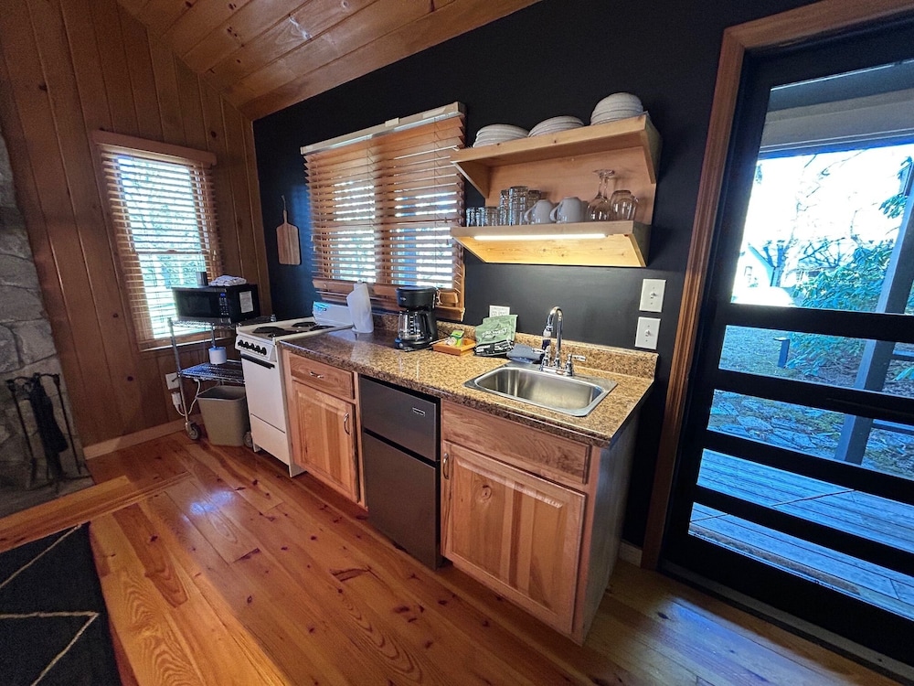 Fire Mountain Inn Cabins & Treehouses - photo 18