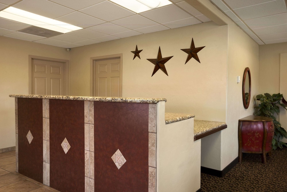 Days Inn by Wyndham Montrose - photo 21
