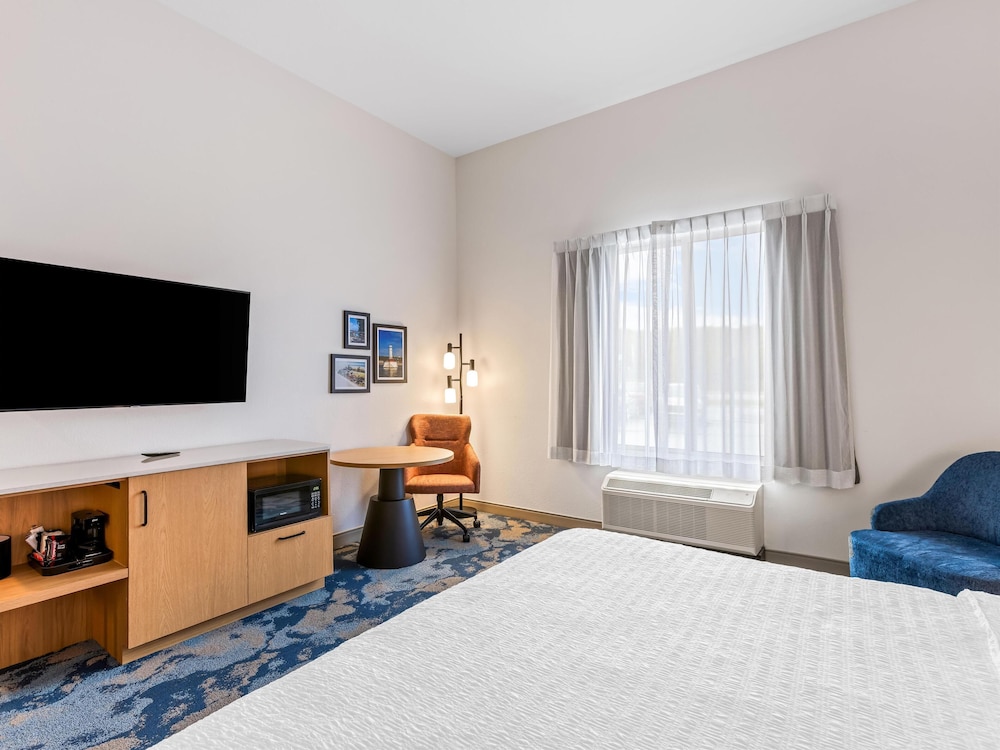 Hampton Inn by Hilton St Ignace Lakefront Mackinac - photo 13