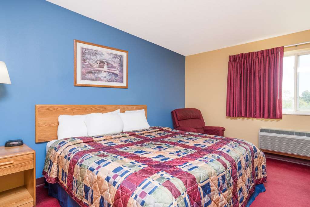 Days Inn by Wyndham West Eau Claire - photo 10