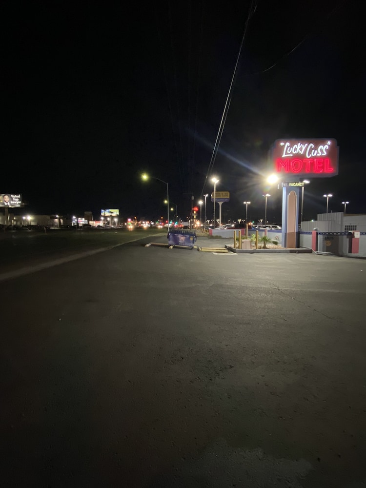 Lucky Cuss Motel - photo 49