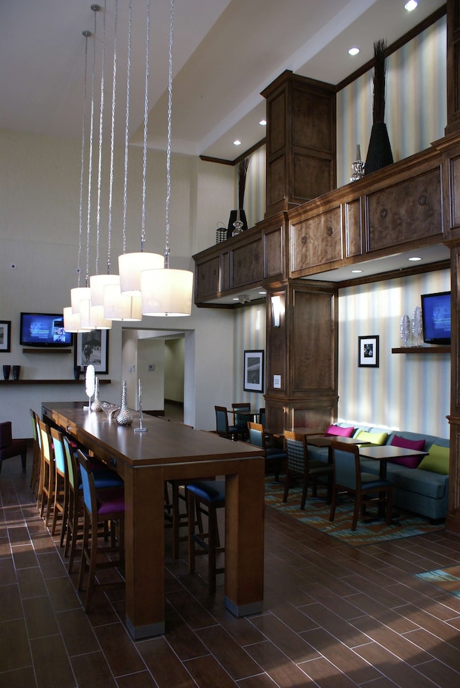 Hampton Inn & Suites Center — Center — photo 2