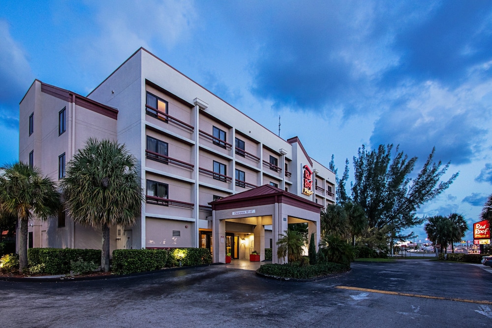 Red Roof Inn PLUS Miami Airport - photo 27