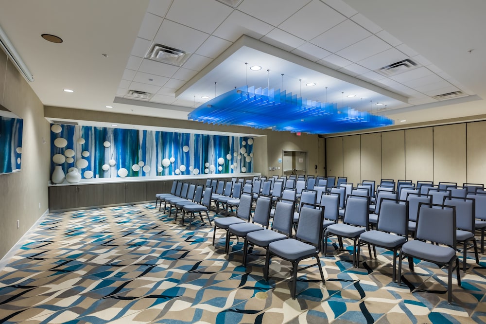 Holiday Inn Express & Suites Orlando at SeaWorld by IHG - photo 49