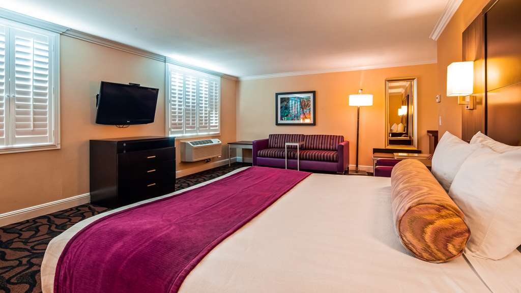 Best Western Plus Airport Plaza - photo 36