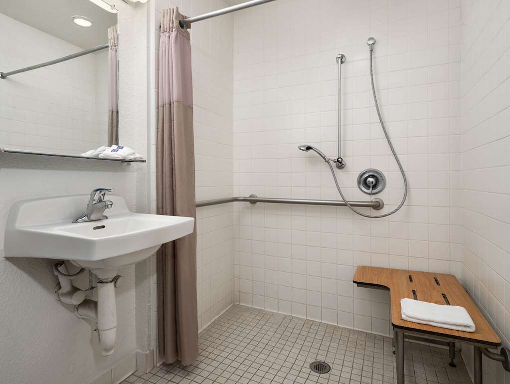 Motel 6 Buena Park CA Knotts Berry Farm Disneyland - photo 20