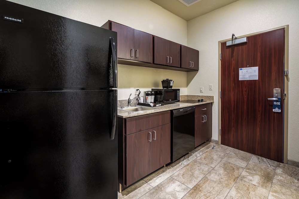 Cobblestone Hotel & Suites Victor - carbon neutral hotel in Victor