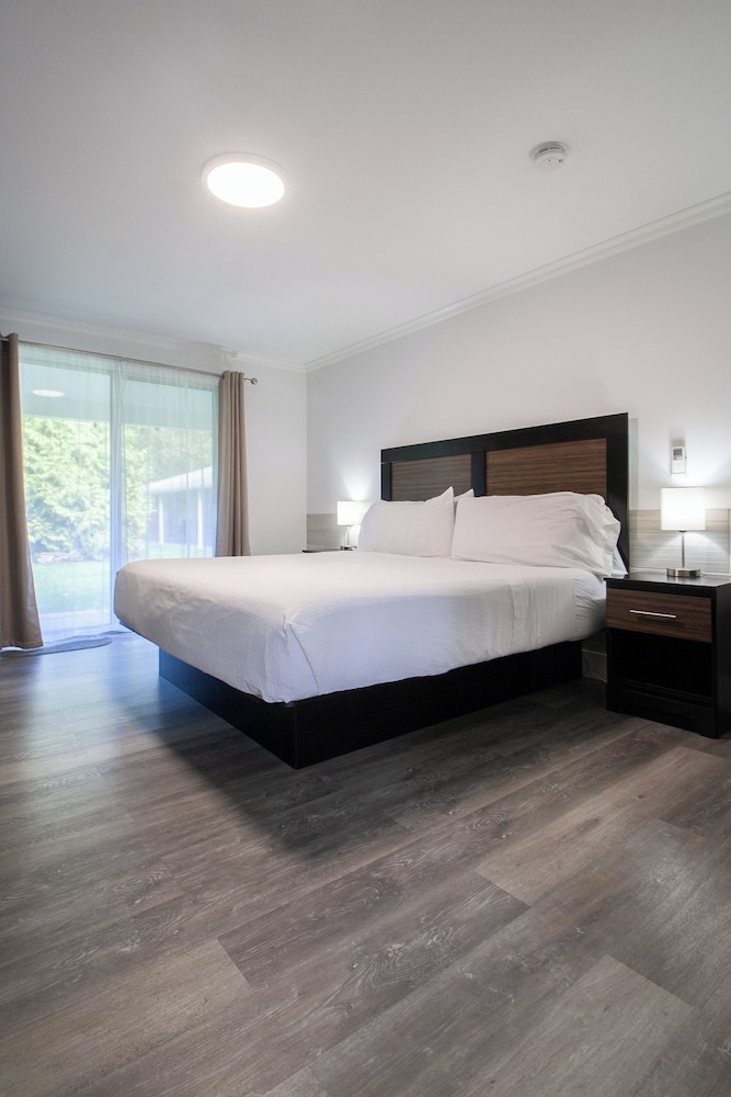 Hampton's Vacation Inn - photo 42