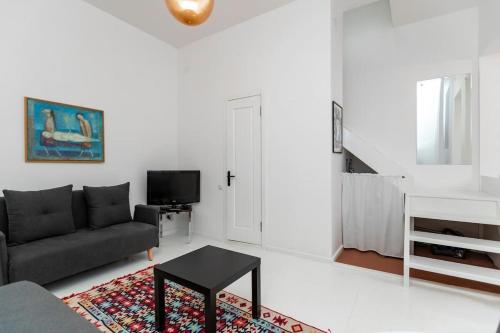 Cozy 1BR Apt In Heart of Old Tbilisi By Wehost