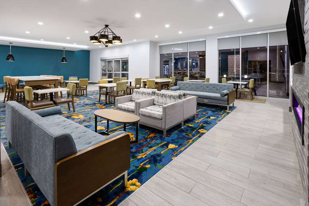 La Quinta Inn & Suites by Wyndham Locust Grove - photo 14