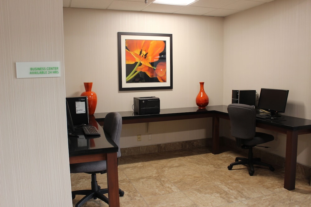 Holiday Inn Des Moines Airport Conf Center by IHG - photo 34