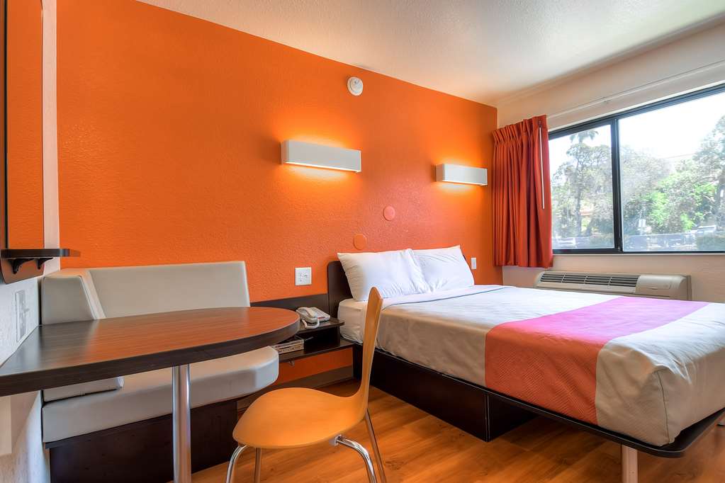 Motel 6 San Diego CA Hotel Circle Mission Valley - photo 12