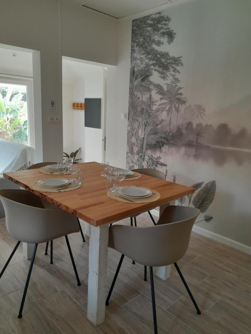 Le Feuille Sonj’ By Lonbraz Volkan in Saint-Philippe, Réunion