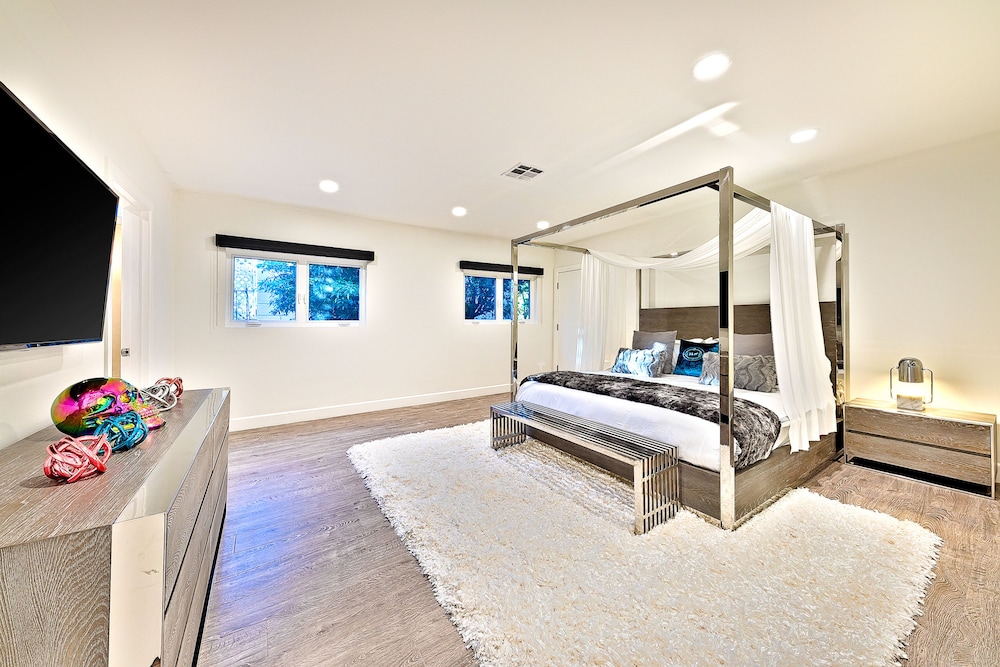 Beverly Hills Luxury Modern Palace - photo 3