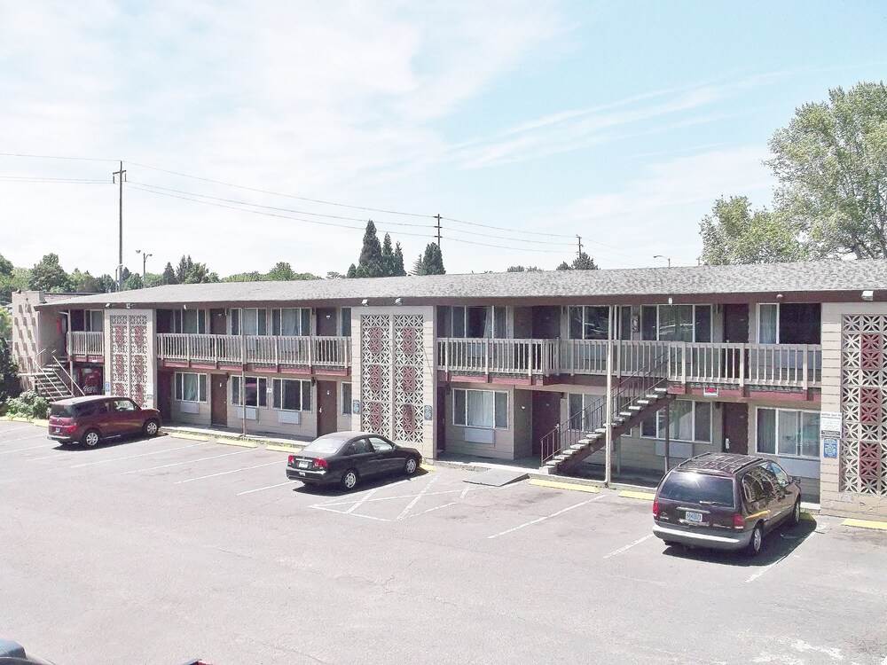 Banfield Value Inn - photo 39