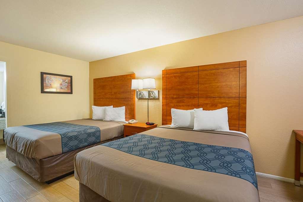 Econo Lodge Huntsville University Area - photo 8
