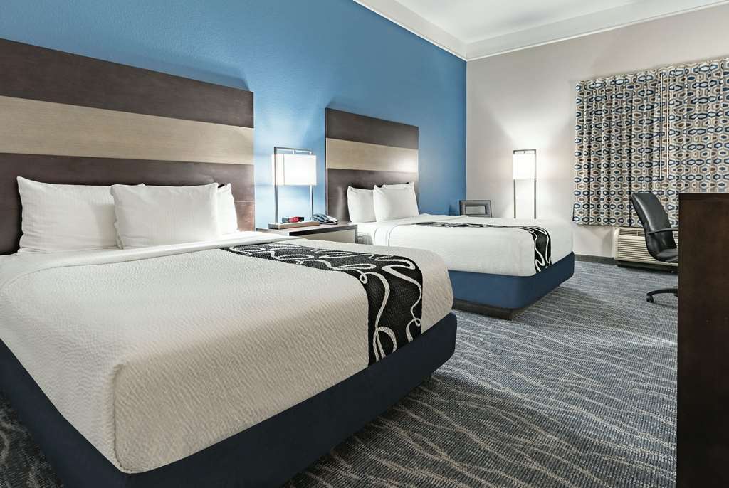La Quinta Inn & Suites by Wyndham Phoenix I 10 West - photo 12