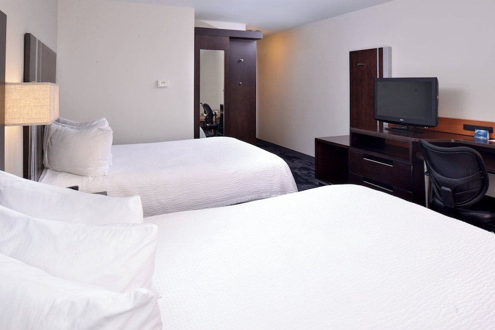 Fairfield Inn & Suites Cedar Rapids - photo 18