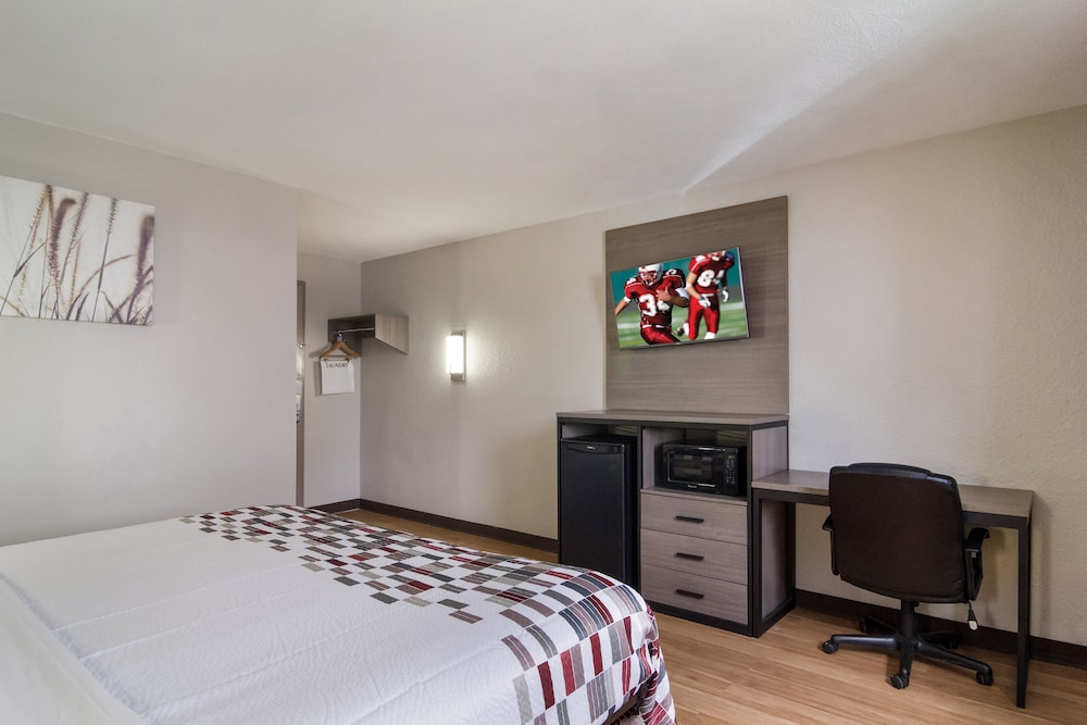 Red Roof Inn & Suites Brunswick I 95 - photo 17