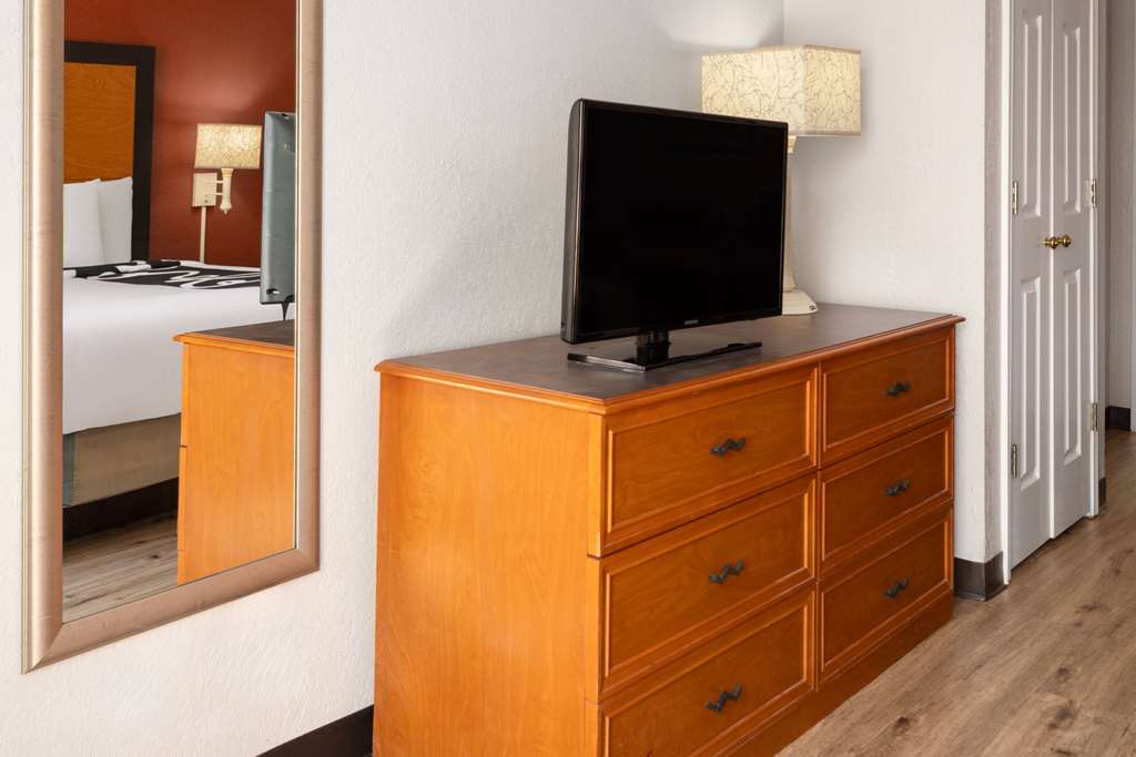 La Quinta Inn by Wyndham Pittsburgh Airport - photo 25