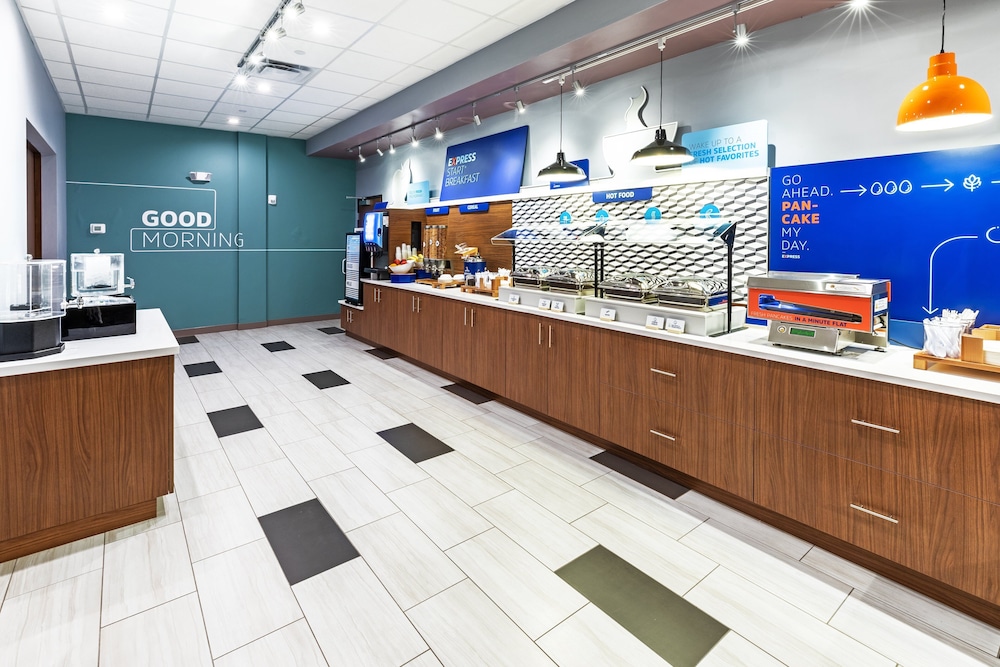 Holiday Inn Express & Suites Houston Downtown North by IHG - photo 39