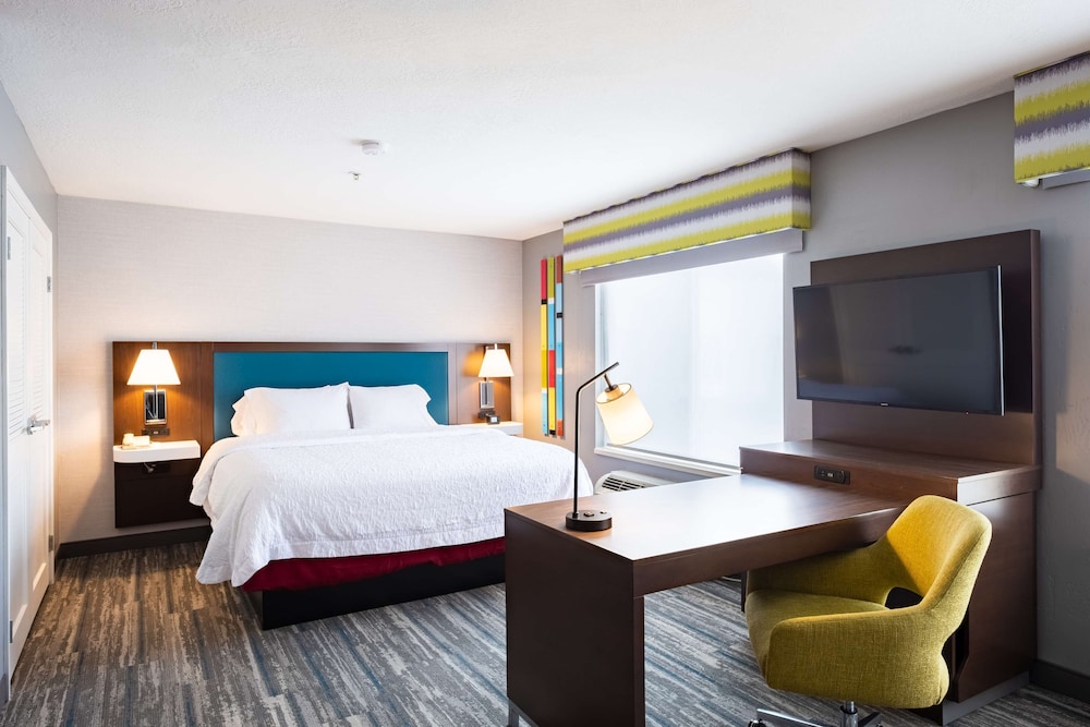 Hampton Inn & Suites Salt Lake City Airport - photo 12
