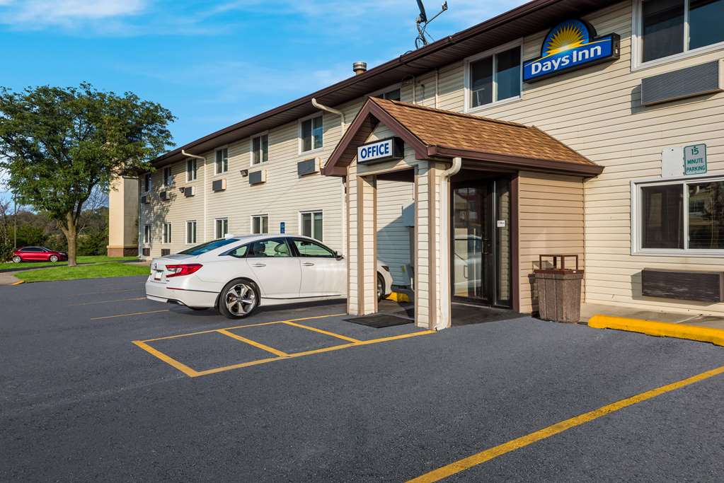 Days Inn by Wyndham Ankeny Des Moines - photo 3