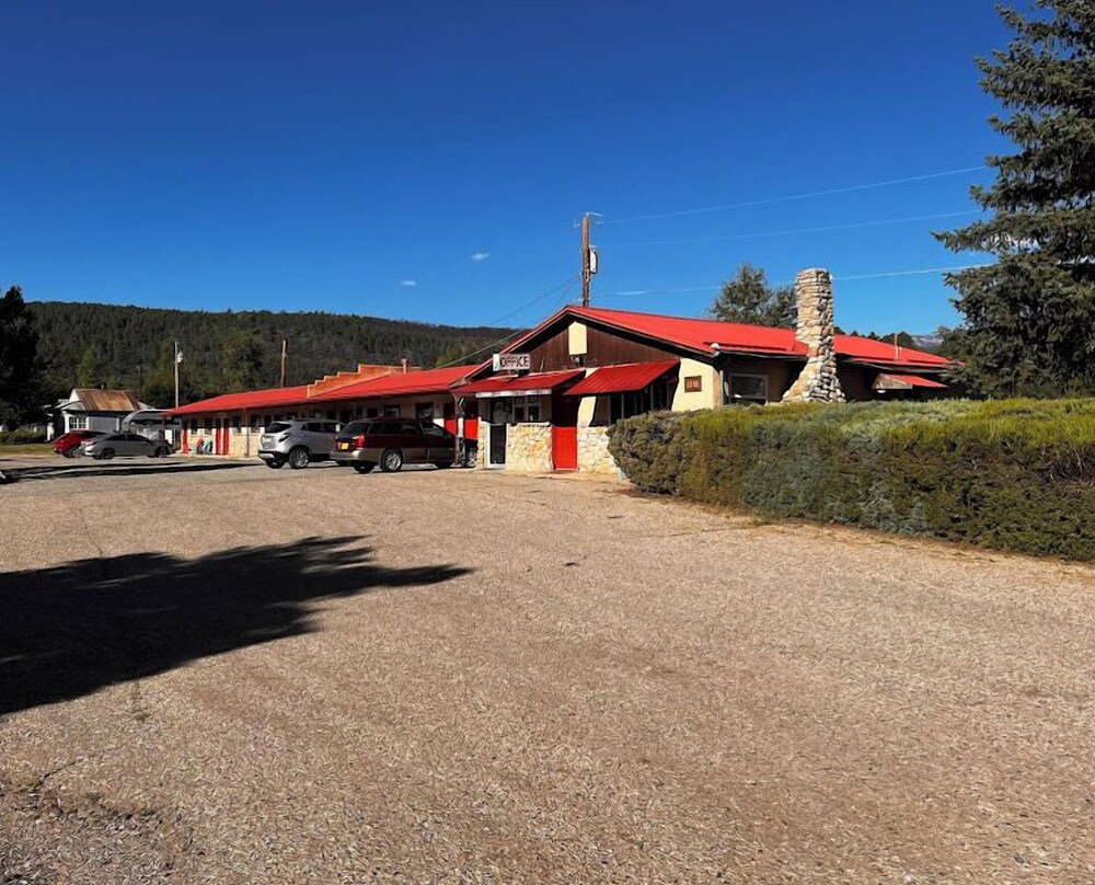 Historic Mora Inn and RV Park in Cleveland, United States