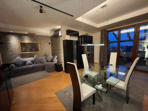 Attico con vista spettacolare e Jacuzzi — 5-Star Luxury Hotel in Bologna, Italy