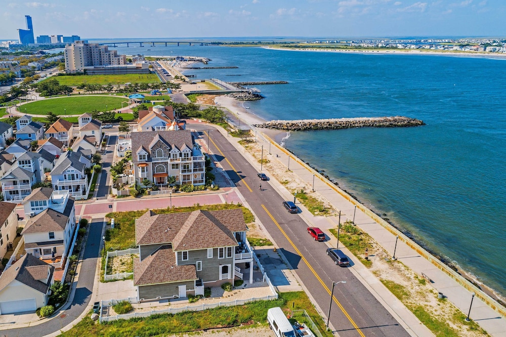 Idyllic Oceanfront Home on Atlantic City Boardwalk - featured photo