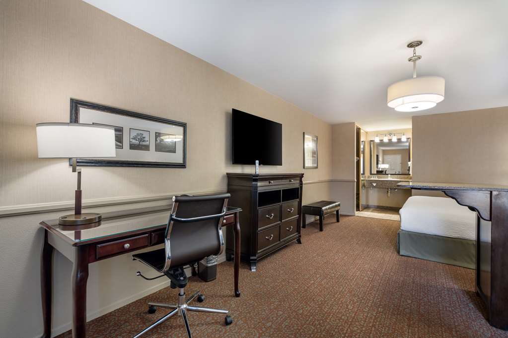 Best Western Corona Hotel and Suites - photo 25