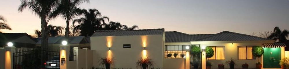 Astoria Retreat B&B — 4-Star Luxury Hotel in Alexander Heights, Australia