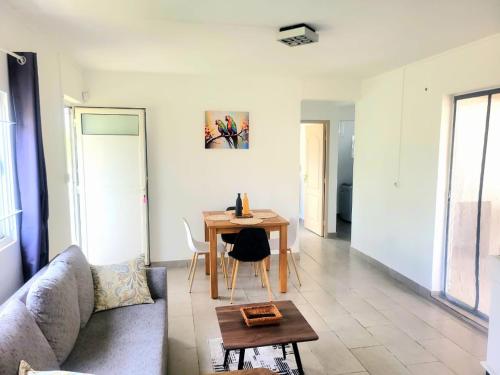 Birds Paradise Apartment 20147010 — Triolet