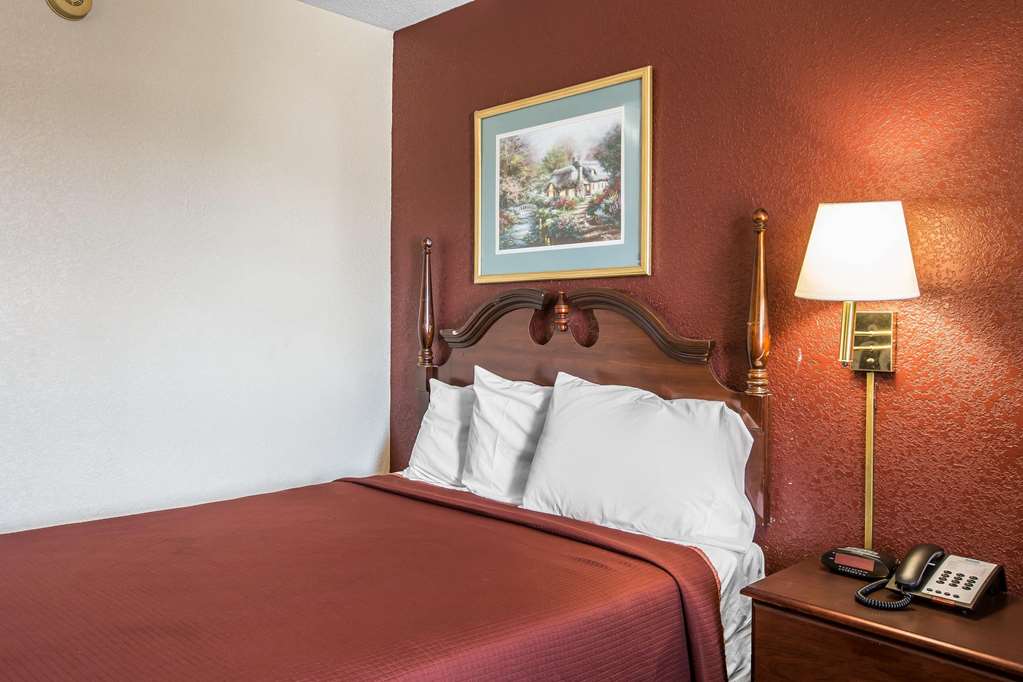 Rodeway Inn Expo Center - photo 15