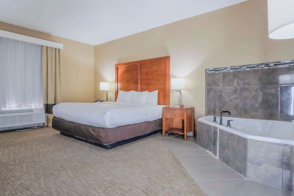Comfort inn Ottawa Kansas - photo 11