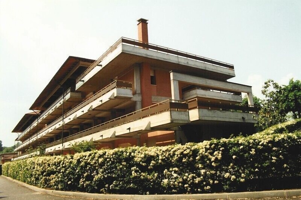 Health House — 4-Star Luxury Hotel in Desenzano Del Garda, Italy